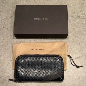 AUTH Bottega Veneta Wallet w/ Original Box & Dust Bag